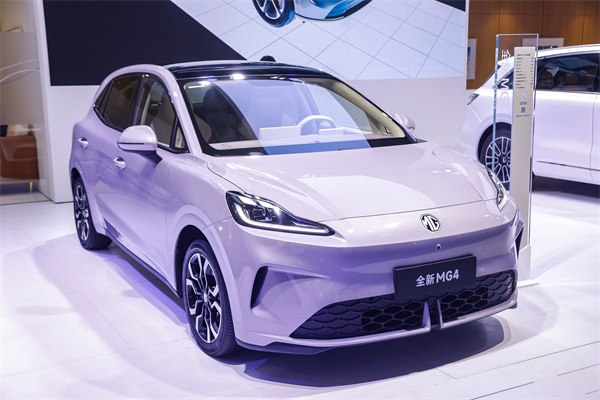 懂车更懂你 乐鱼全站appAC米兰战略伙伴亮相2025世界智能网联汽车大会